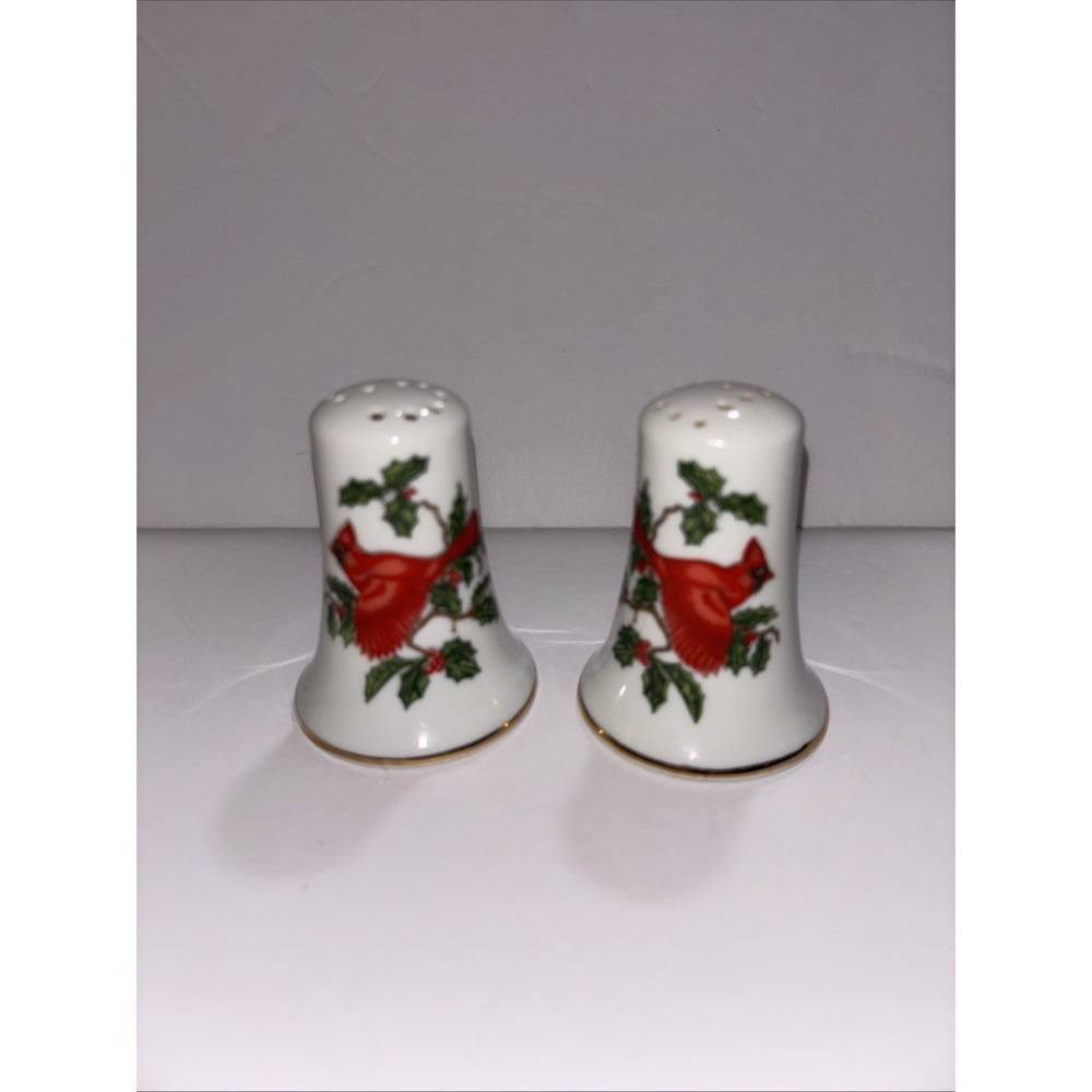 Lefton Cardinals W/Gold, Trim, Vintage Salt & Pepper Shakers